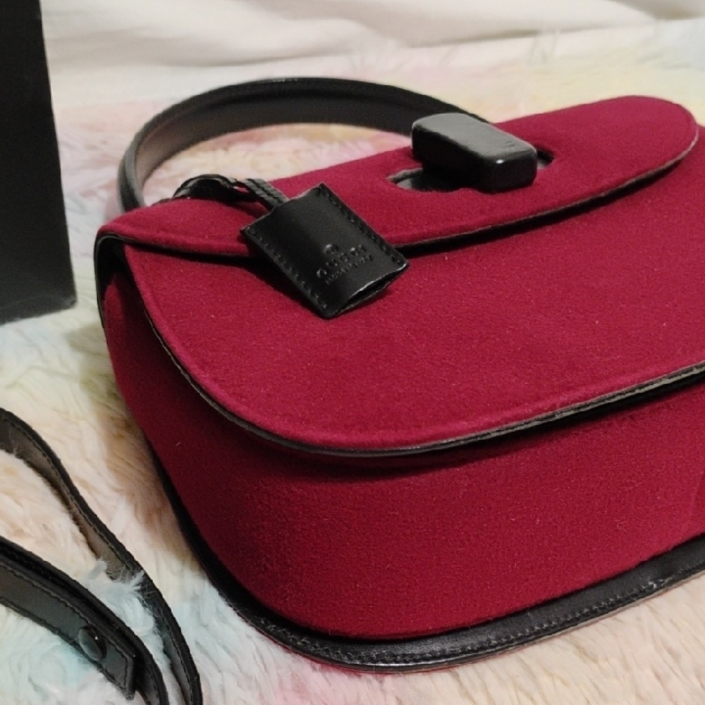 Authentic Gucci Red Wool Shoulder Bag W Twist  Lock Flap Closure - Picture 7 of 16